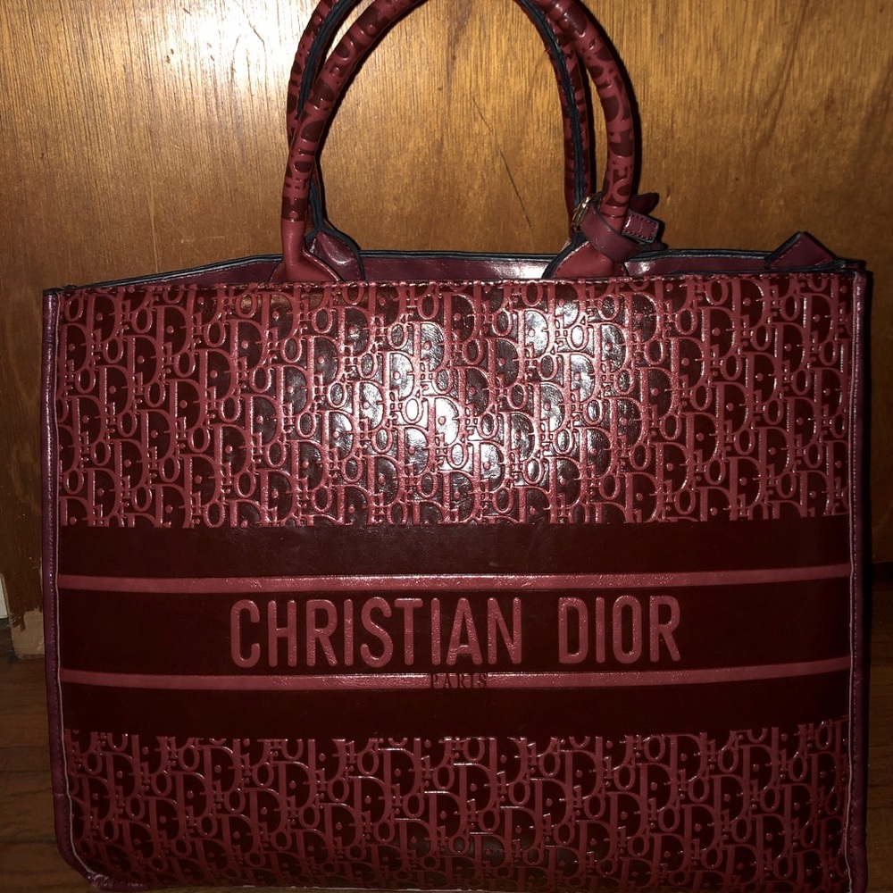 Christian Dior tote bag. Dark red/burgundy. QR code attached.